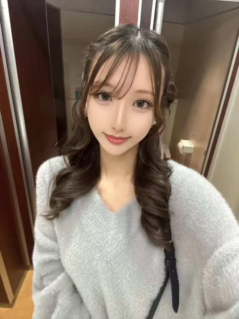 ”陌陌 Momo“, a stunning Japanese university student, combines youthful beauty with a flawless figure. Her charming personality and natural allure make her the ultimate choice for an exclusive and memorable companionship experience