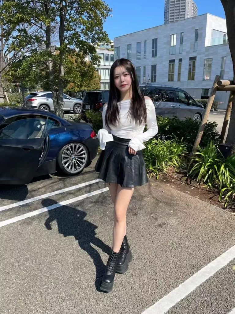 ”蜜柚 Miyu“, a charming Japanese lady fluent in Chinese, is the ideal companion for a refined and enjoyable experience. With her natural D-cup figure and engaging personality, she effortlessly combines elegance, warmth, and attentiveness