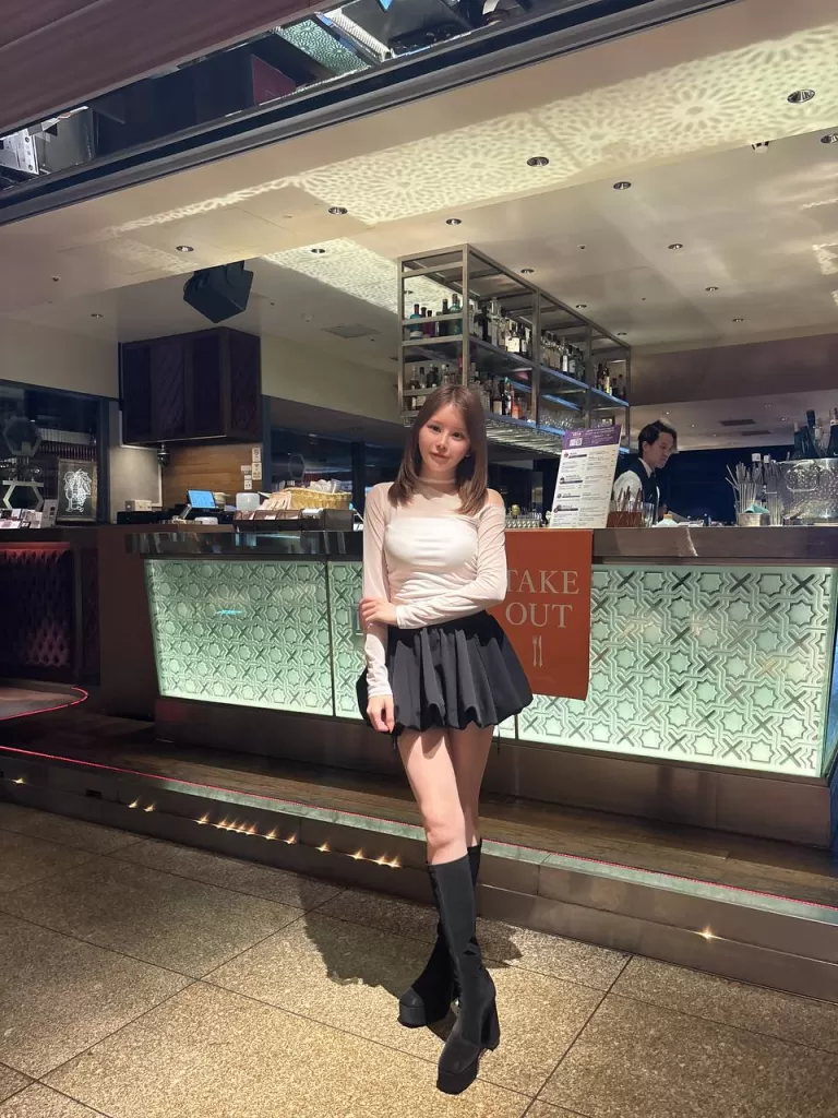 ”艾莉娜 Elena“ Ever fantasized about that cute, flirty café girl downstairs? Now the fantasy comes true. Elena is here — sweet, playful, and irresistible. A chance like this doesn’t come twice. Don’t miss her.
