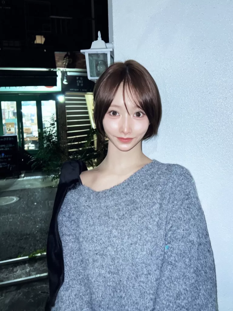 ”Yuka 柚卡“, A girl who turns heads on the street — the adorable short-haired angel has arrived! She only 21-year-old.